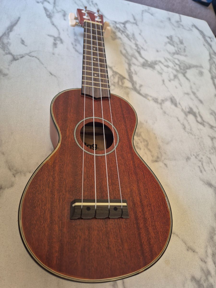 Ukelele Stagg Caoba Soprano + Estuche