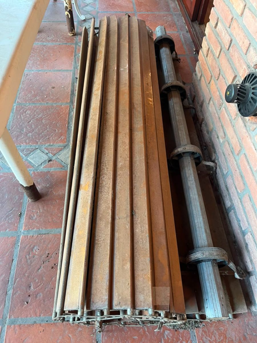 Persiana de madera antigua completa – Para restaurar