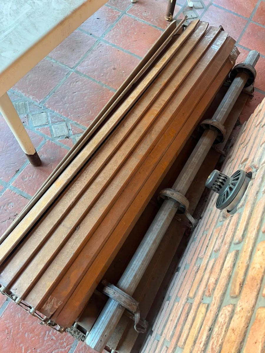Persiana de madera antigua completa – Para restaurar