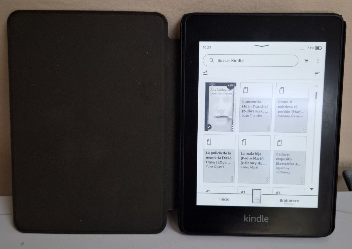 Kindle Paperwrite 10ma. generación negro con funda de encendido automático color negro..