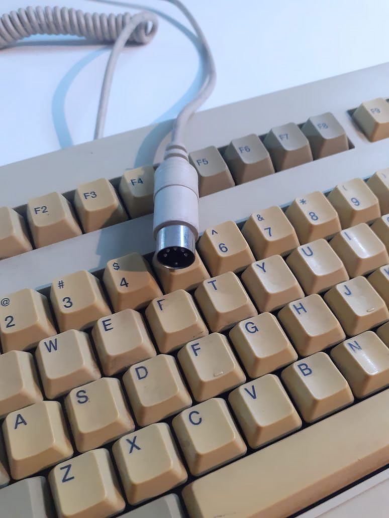 TECLADO DIN - impecabe - generico