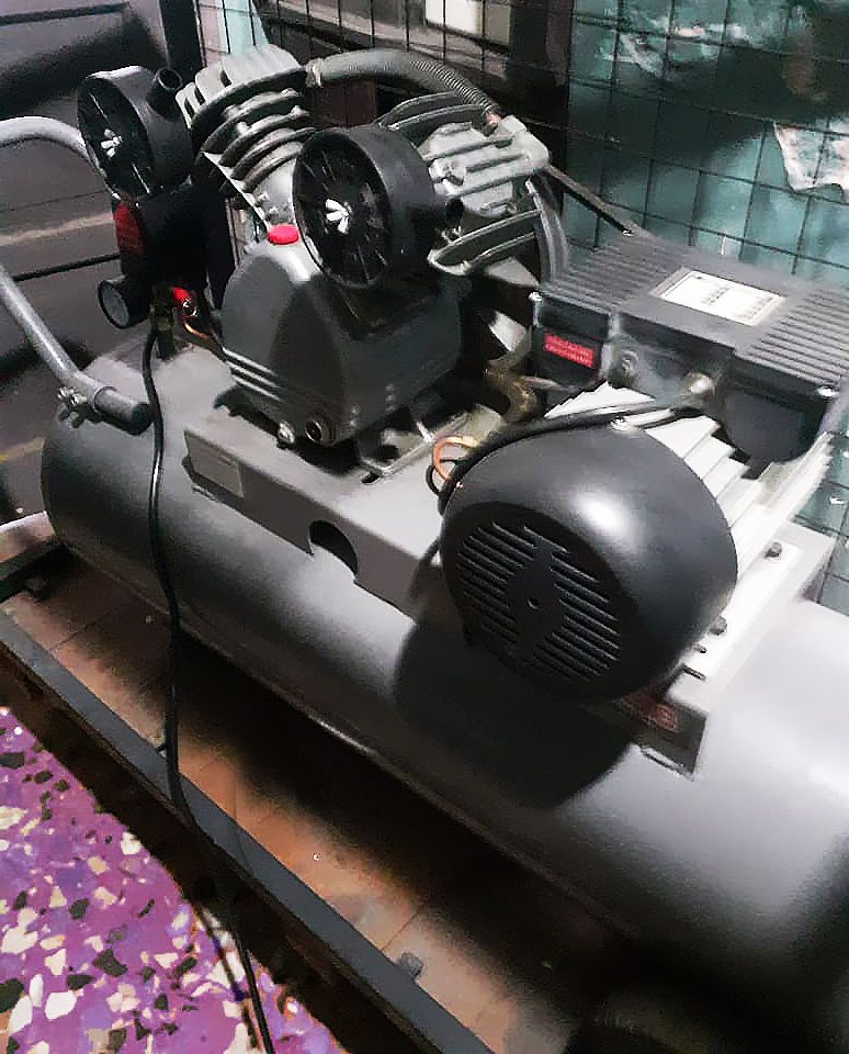 compresor LOWEN, 100 lts. 3hp, a correa , impecable estado./