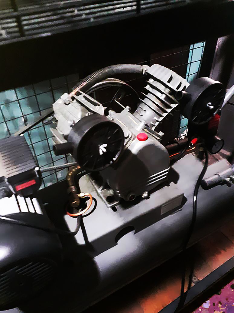 compresor LOWEN, 100 lts. 3hp, a correa , impecable estado./