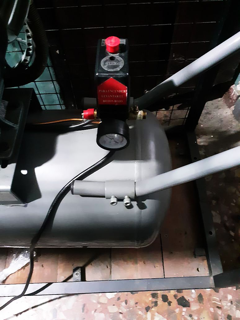 compresor LOWEN, 100 lts. 3hp, a correa , impecable estado./