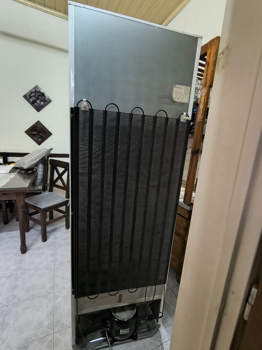 Heladera con freezer Gafa