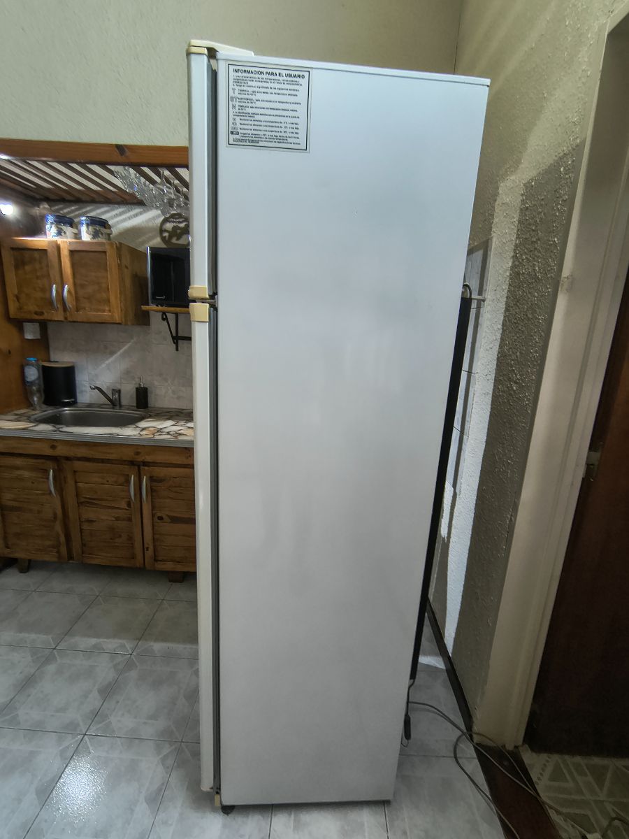 Heladera con freezer Gafa