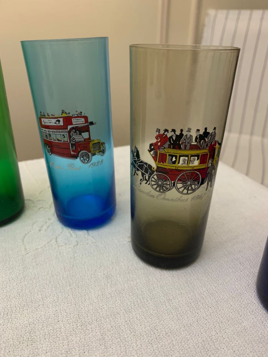 JUEGO DE 6 VASOS DE VIDRIO DE COLORES