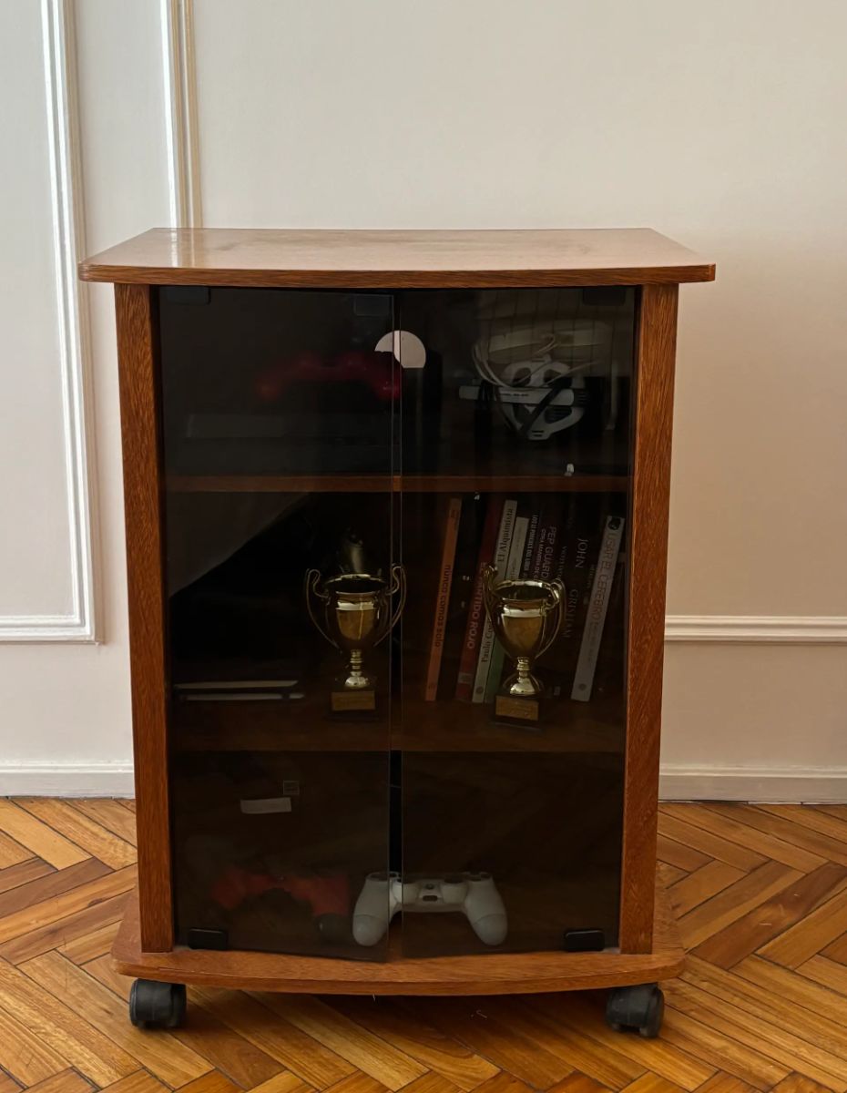 MUEBLE PARA TV CON RUEDITAS