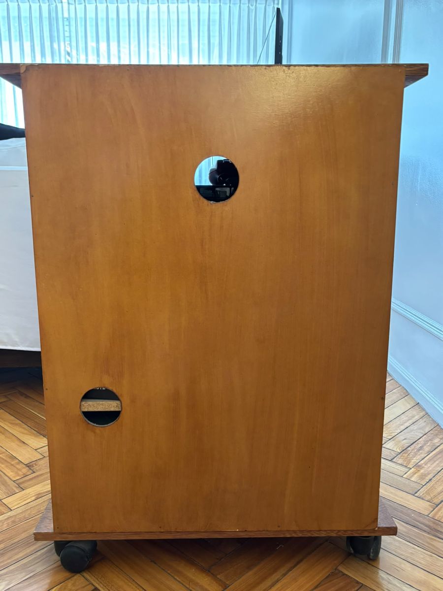 MUEBLE PARA TV CON RUEDITAS