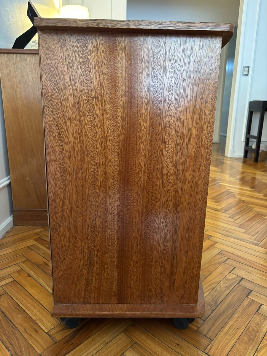 MUEBLE PARA TV CON RUEDITAS