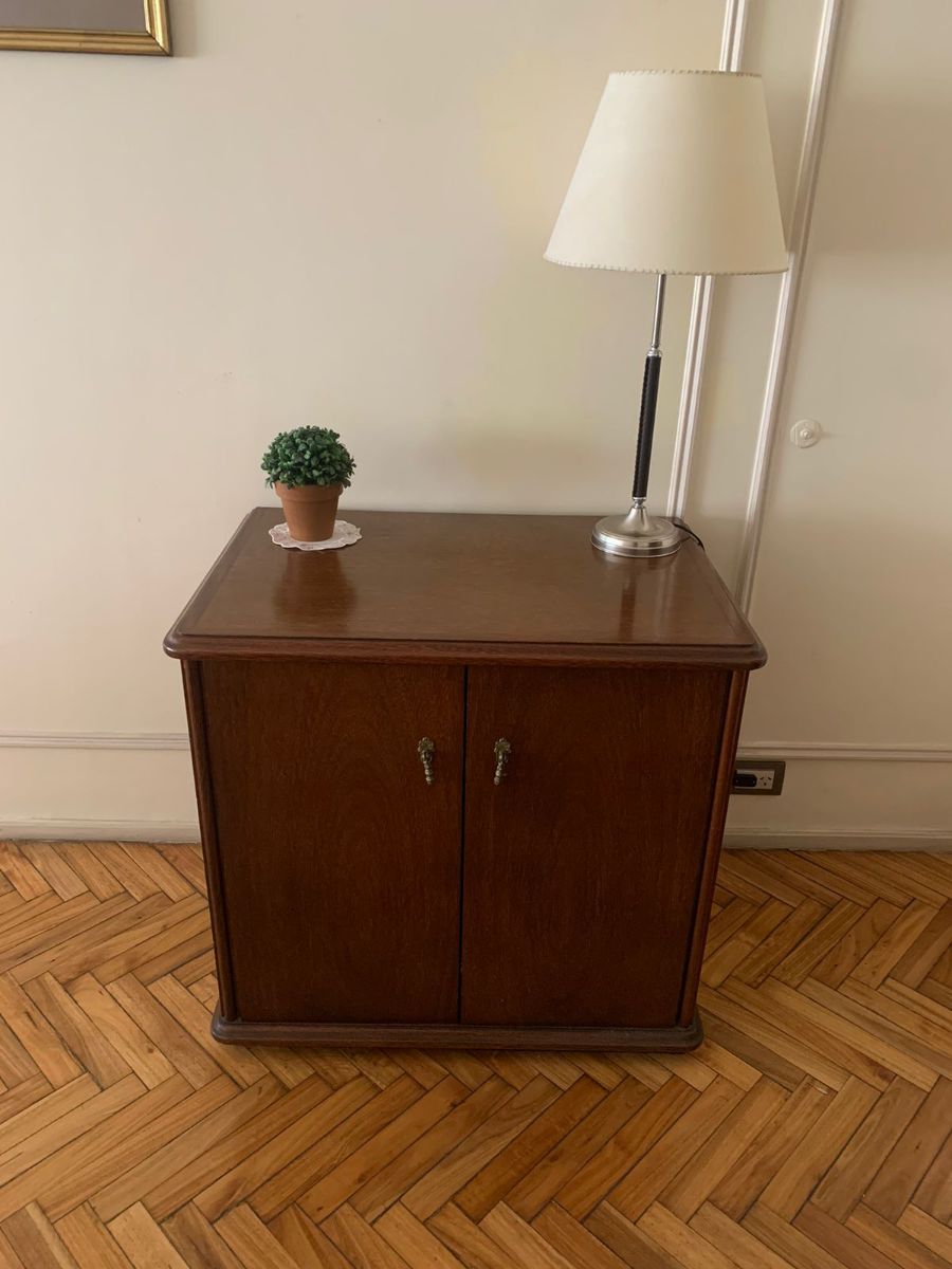 MUEBLE VAJILLERO DE ROBLE