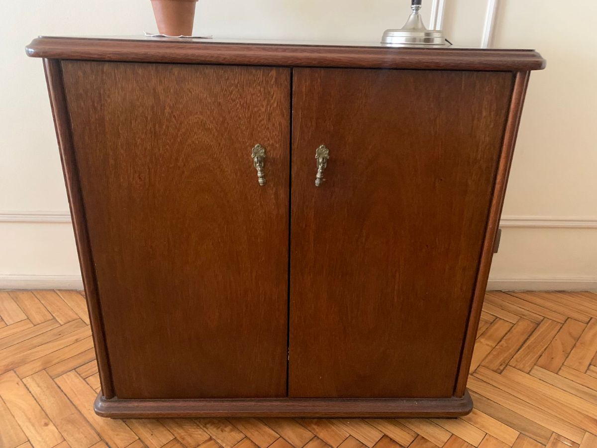 MUEBLE VAJILLERO DE ROBLE