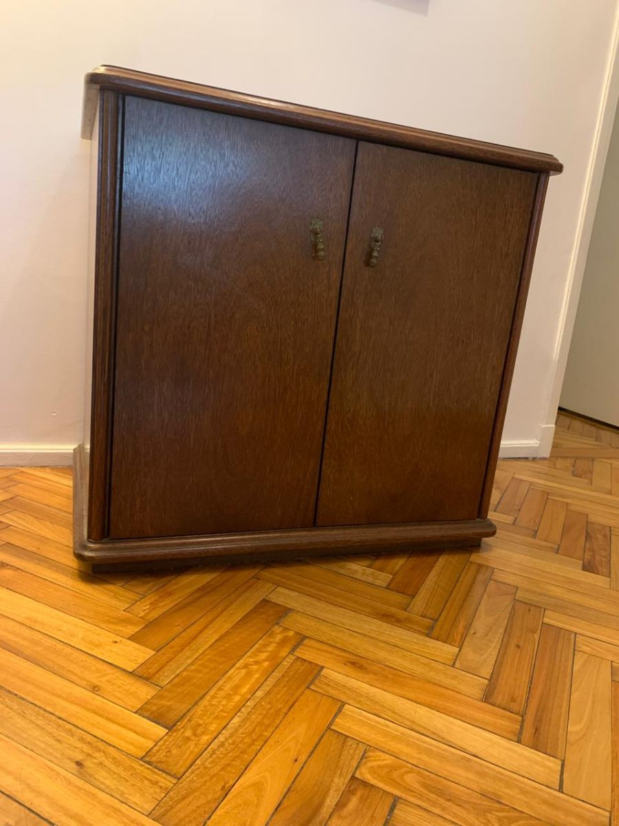 MUEBLE VAJILLERO DE ROBLE