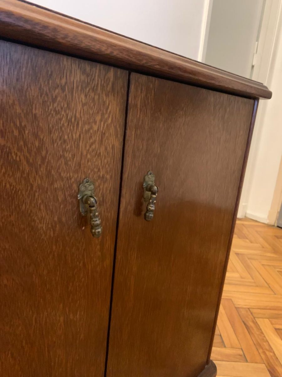 MUEBLE VAJILLERO DE ROBLE