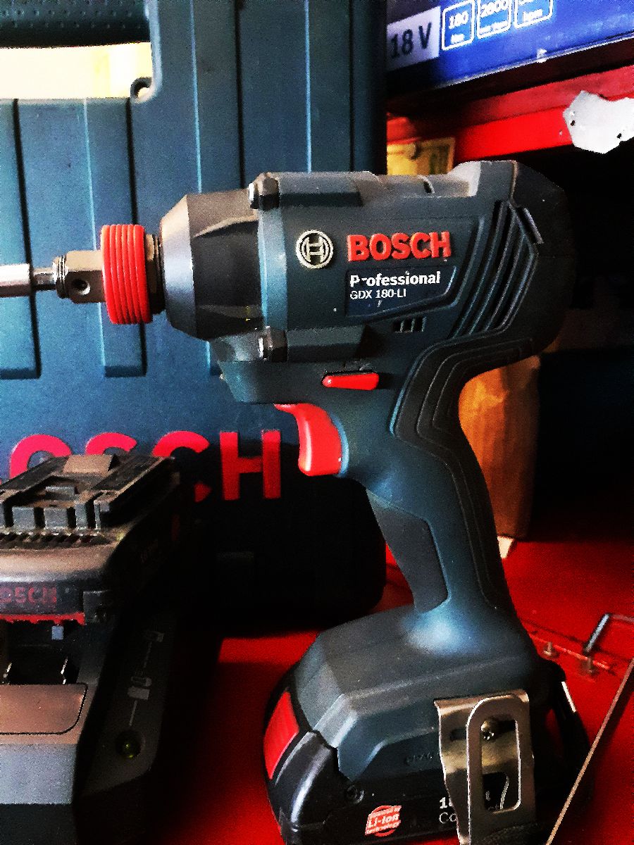 taladro de IMPACTO BOSCH GDX 180 LI- CON CAJA-CARGADOR -2 baterias