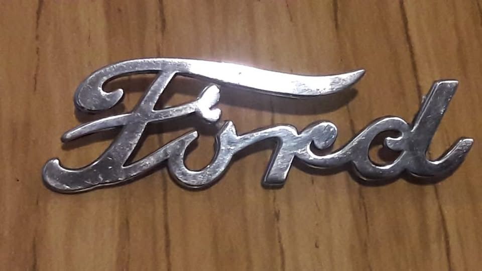 ANTIGUA INSIGNIA METALICA DE FORD **ORIGINAL** FORD V8 1939 compatible con modelos 1940