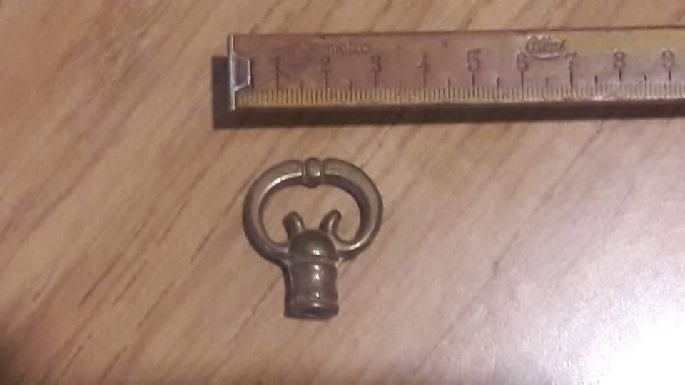 HERRAJES MUEBLES ANTIGUOS TIPO LLAVE FALSA (4 unidades)