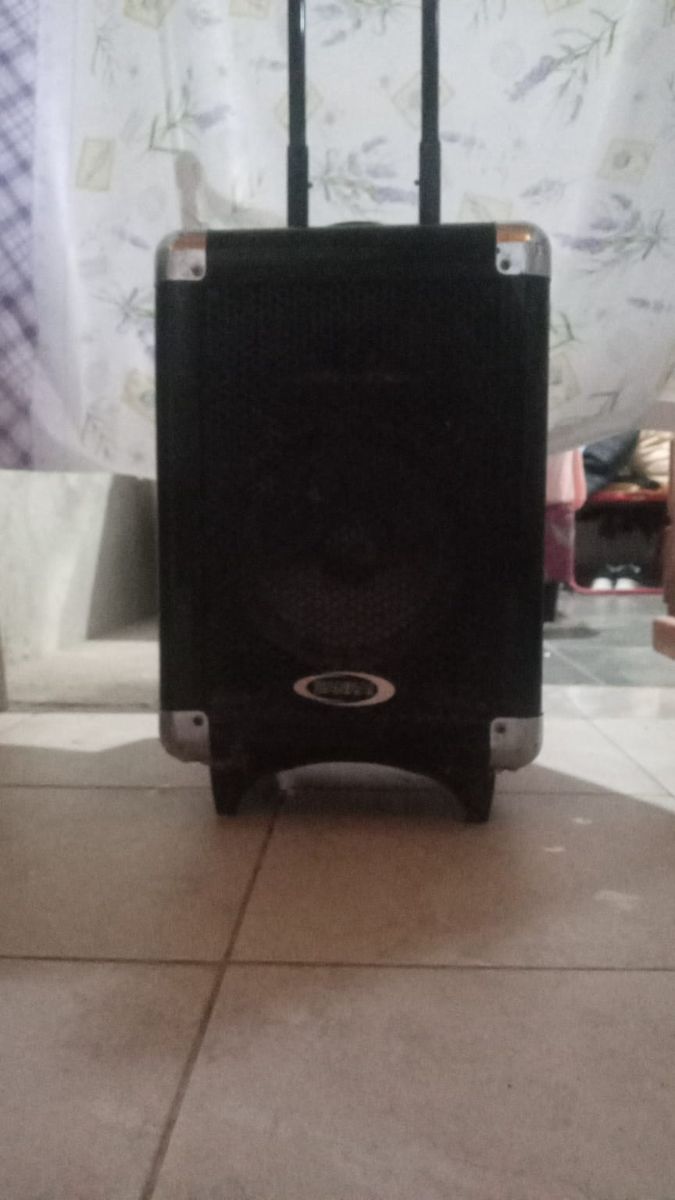 Bafle Potenciado Sanrai Mod. Sr080w c micrófono inalambrico