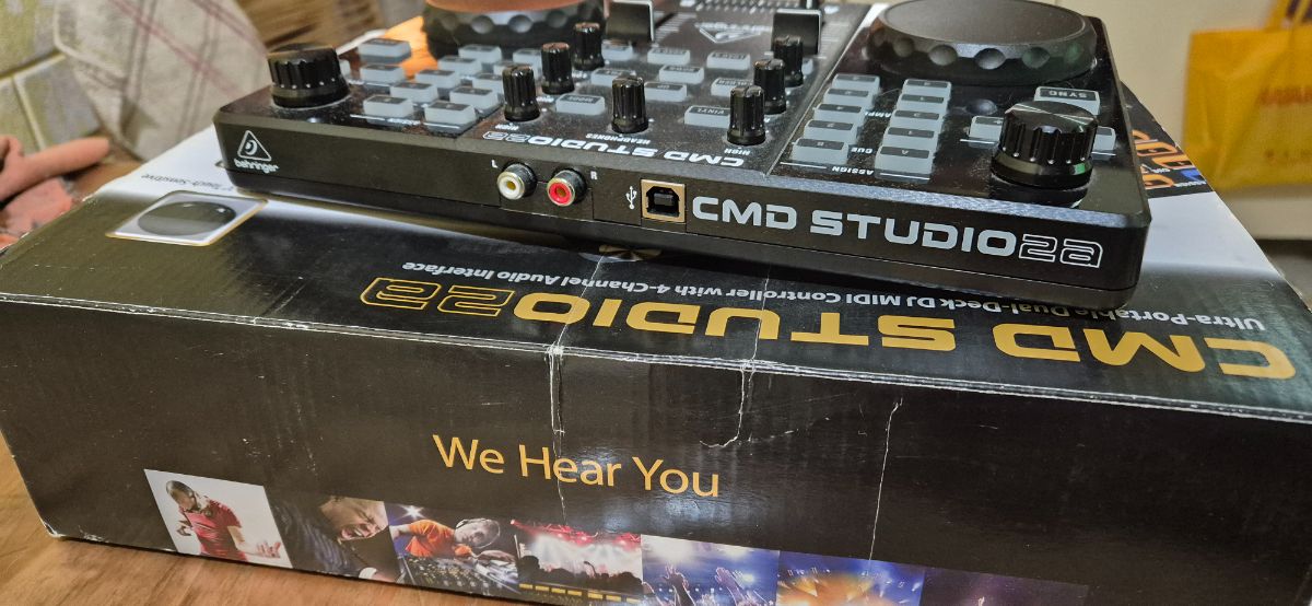 Controladora Deejay Behringer