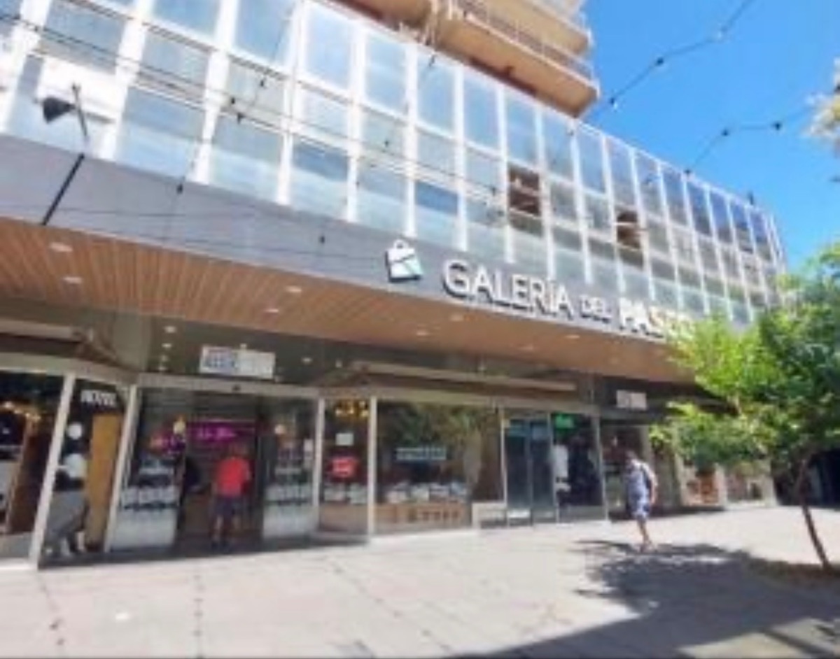 LOCAL EN VENTA EN GALERÍA DEL PASEO – DOBLE VIDRIERA – UBICACIÓN PREMIUM  Córdoba 945/955