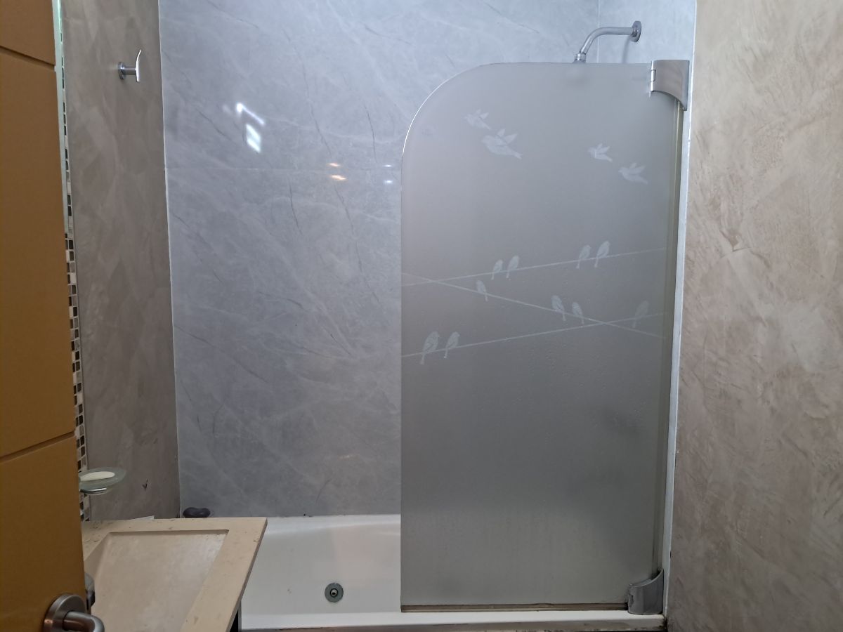 Mampara de vidrio curvo para bañadera