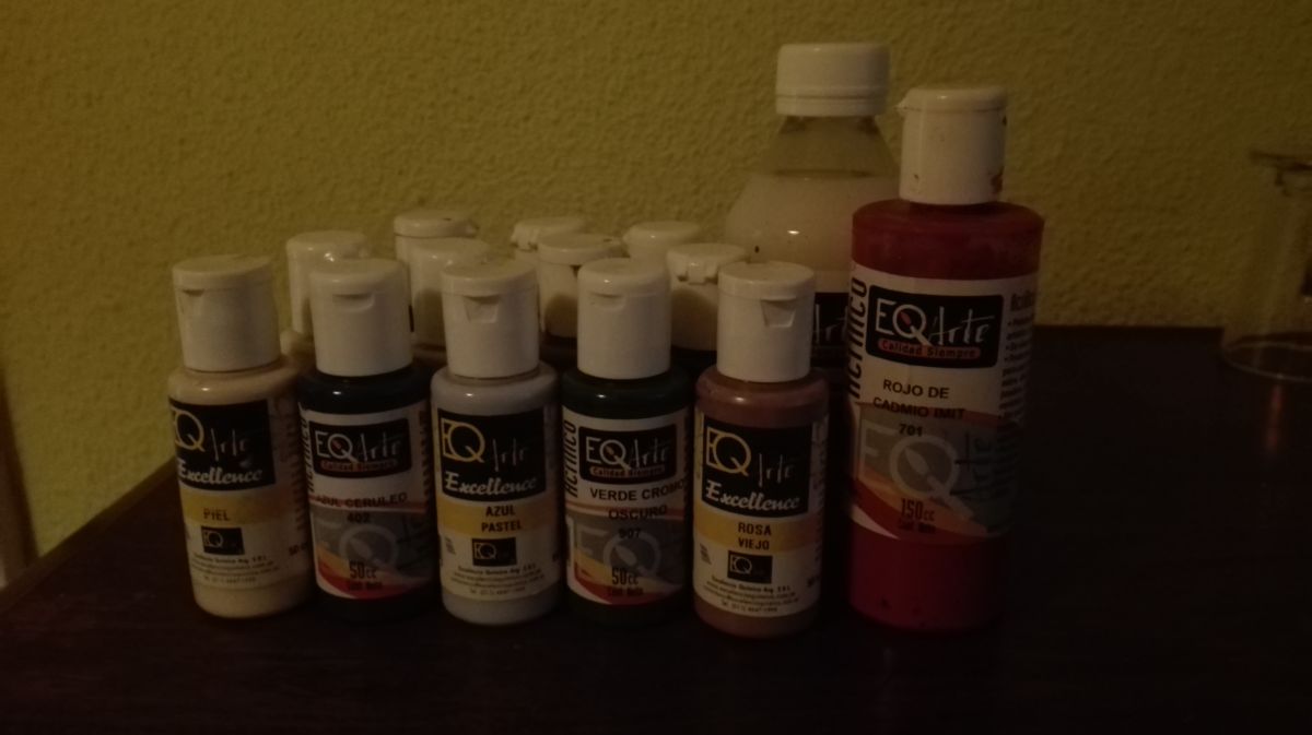 Pintura acrílica y Barniz EQ Arte. Kit 14 pomos.