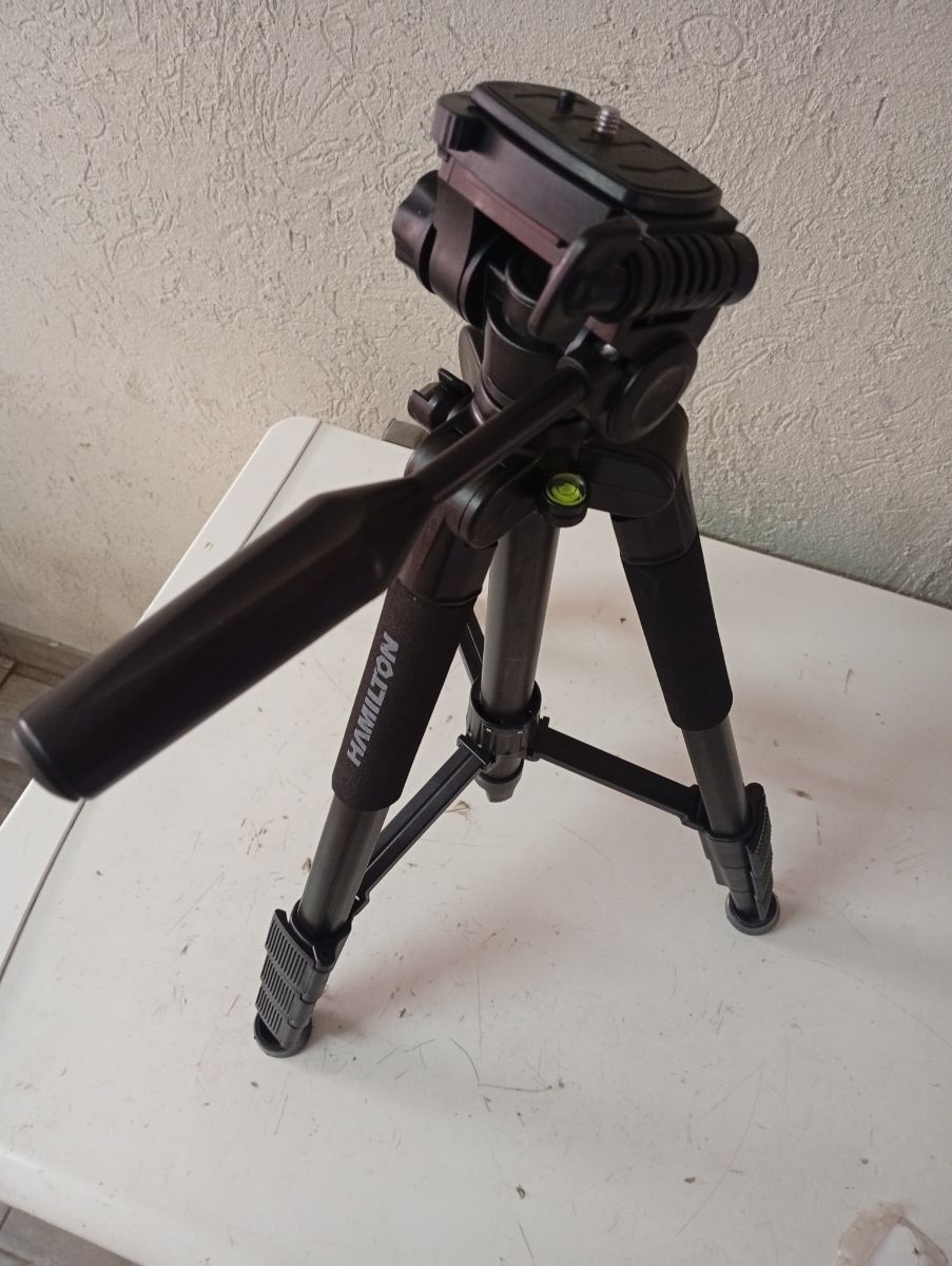Trípode Profesional con Nivel