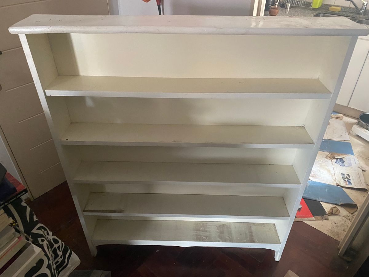 Biblioteca blanca grande – $30.000